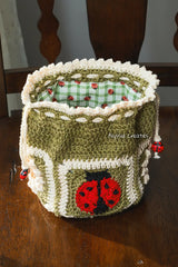 Ladybug and Daisy Drawstring Pouch (Crochet)