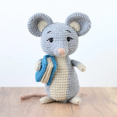 Bianca the Library Mouse (Crochet)